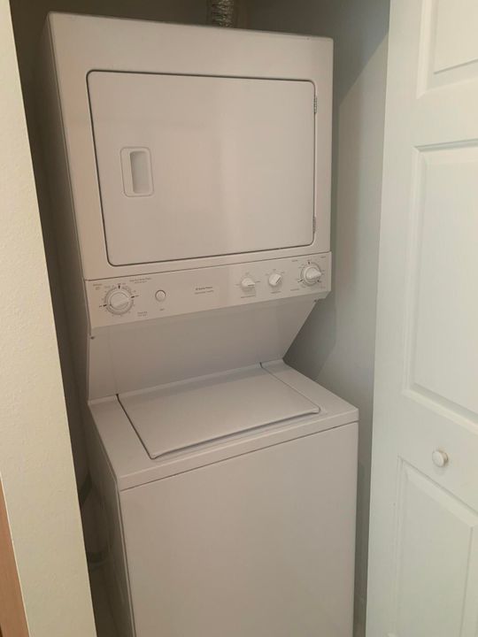 出租: $2,400 (1 贝兹, 1 浴室, 691 平方英尺)