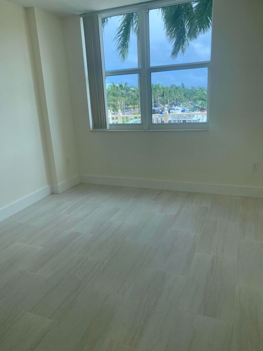 出租: $2,400 (1 贝兹, 1 浴室, 691 平方英尺)