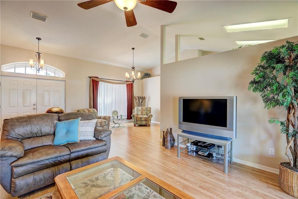 En Venta: $349,900 (3 camas, 2 baños, 1768 Pies cuadrados)