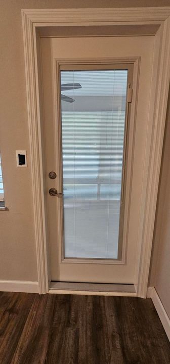 For Sale: $119,900 (1 beds, 1 baths, 946 Square Feet)