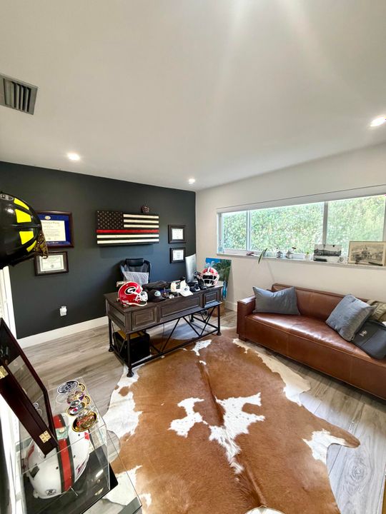 For Rent: $8,000 (4 beds, 3 baths, 1939 Square Feet)