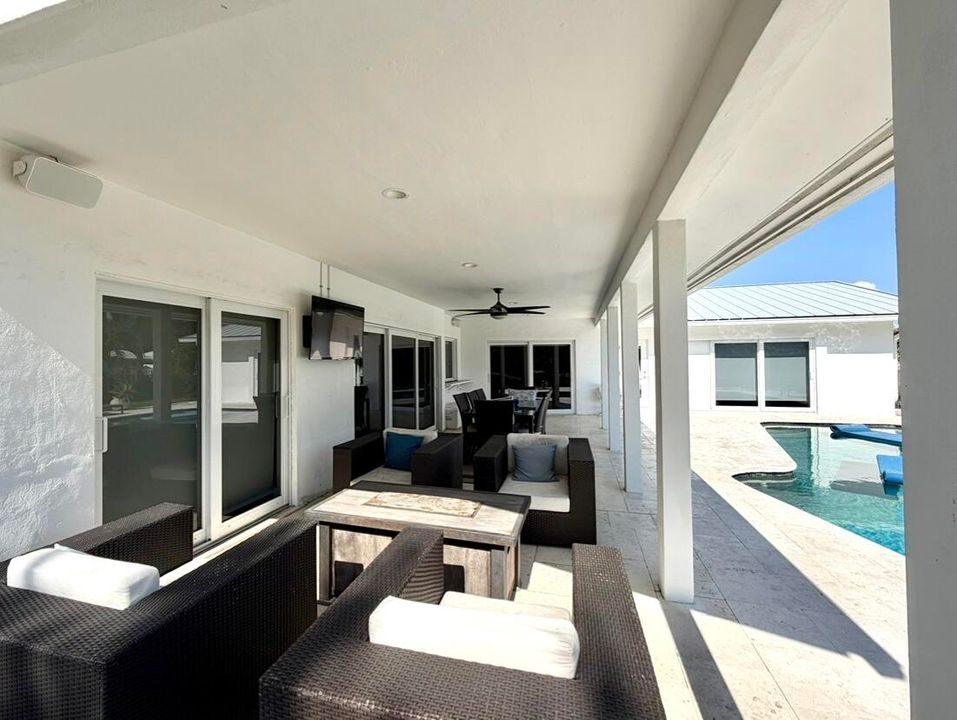 For Rent: $8,000 (4 beds, 3 baths, 1939 Square Feet)