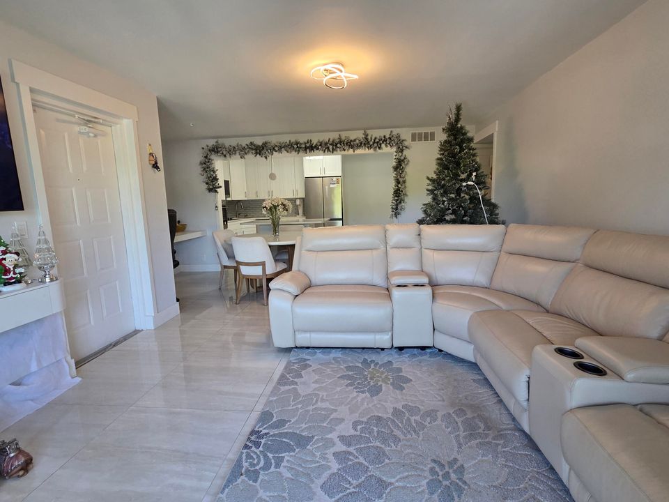 En Venta: $249,900 (2 camas, 2 baños, 1106 Pies cuadrados)