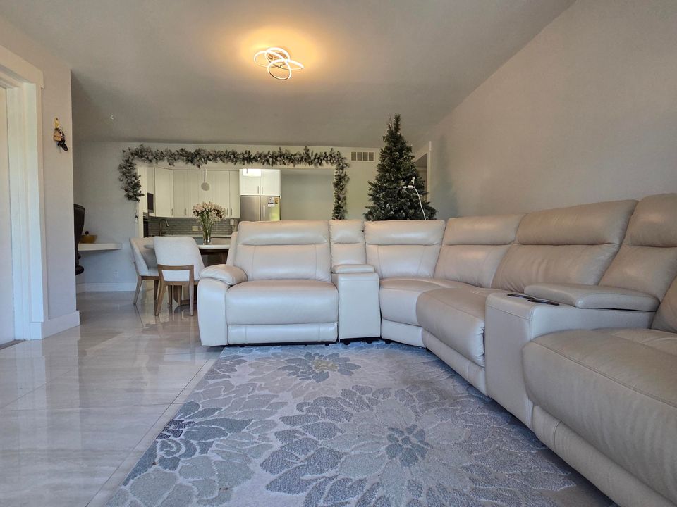 En Venta: $249,900 (2 camas, 2 baños, 1106 Pies cuadrados)