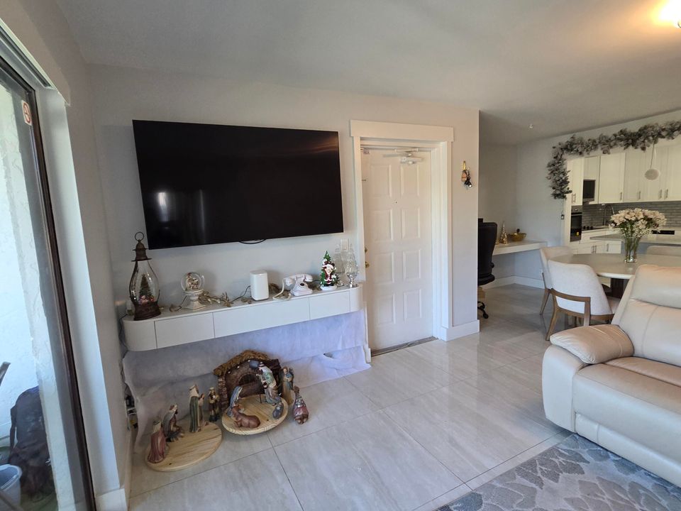 En Venta: $249,900 (2 camas, 2 baños, 1106 Pies cuadrados)