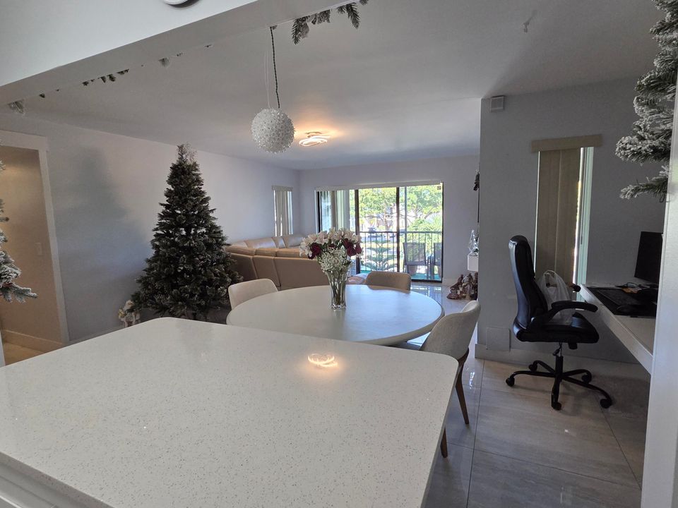 En Venta: $249,900 (2 camas, 2 baños, 1106 Pies cuadrados)