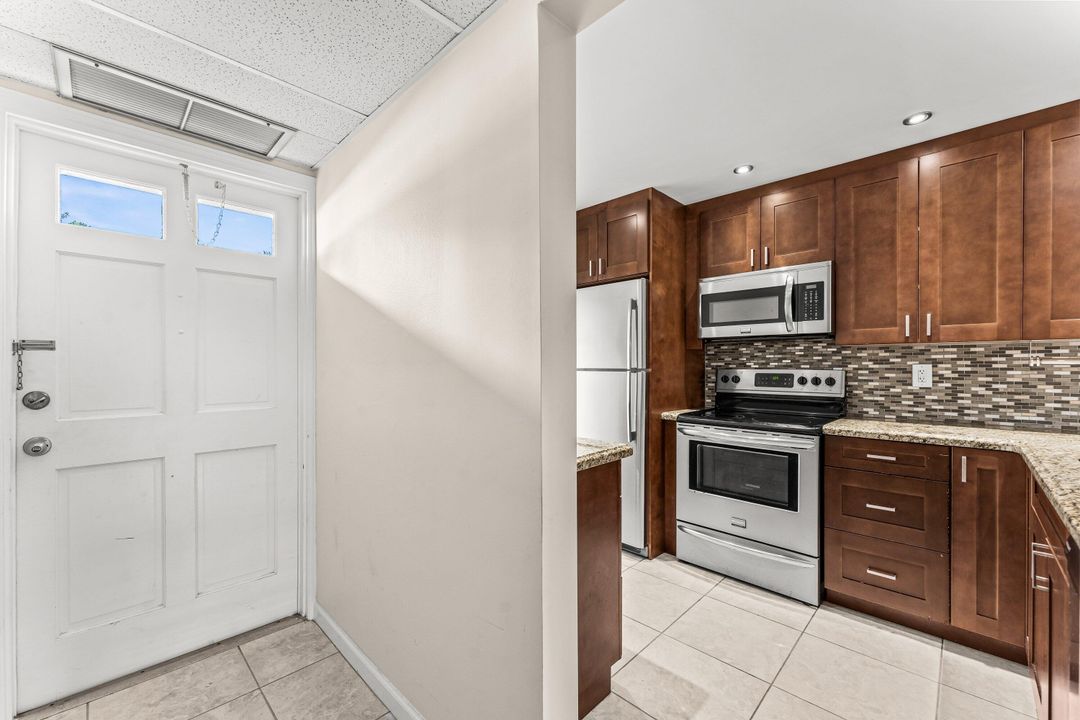 En Venta: $249,999 (2 camas, 2 baños, 1014 Pies cuadrados)