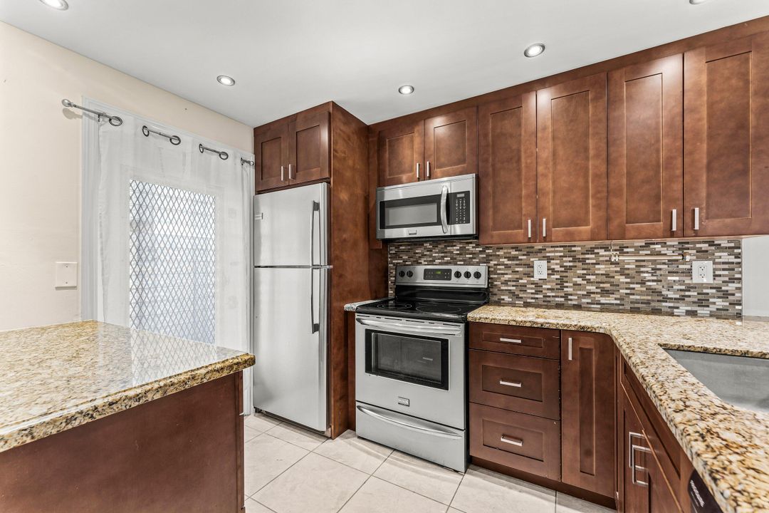 En Venta: $249,999 (2 camas, 2 baños, 1014 Pies cuadrados)