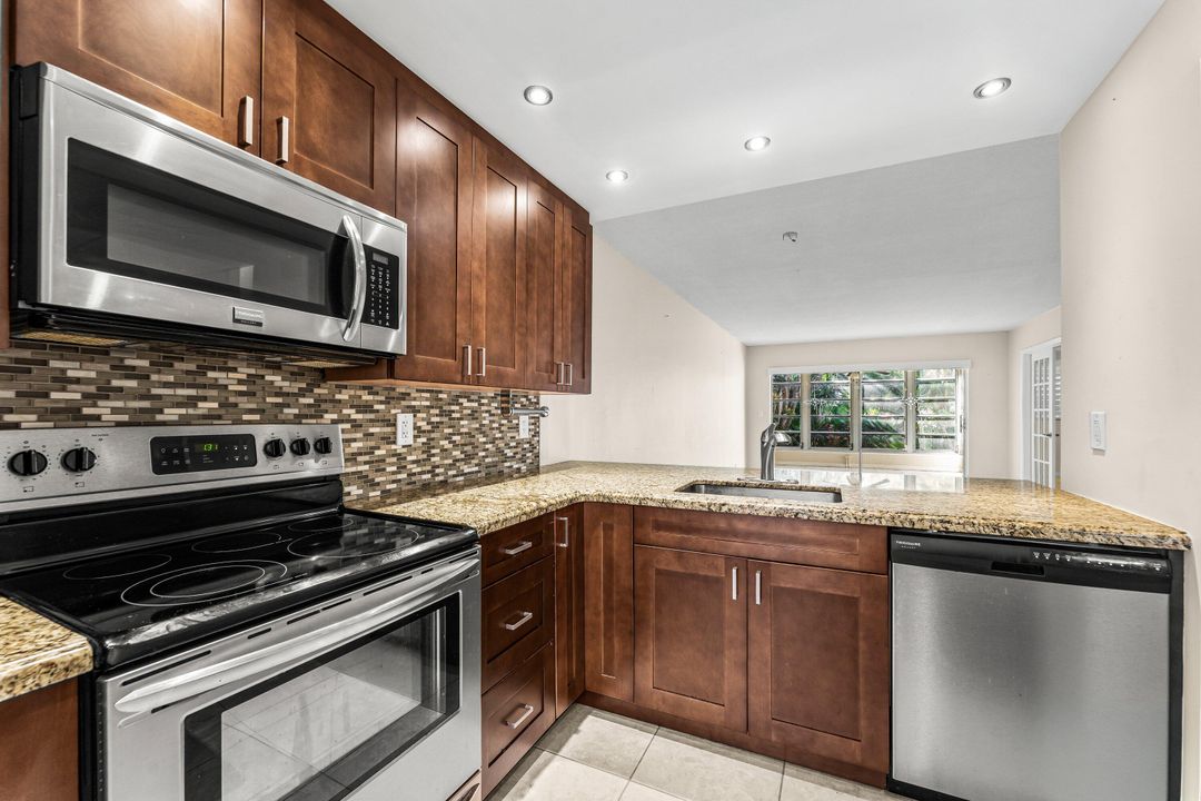 En Venta: $249,999 (2 camas, 2 baños, 1014 Pies cuadrados)