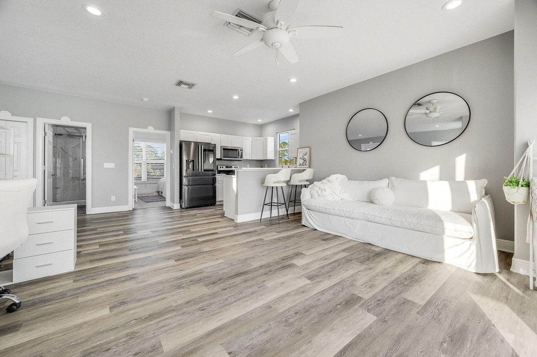 For Sale: $3,499,000 (6 beds, 6 baths, 7761 Square Feet)