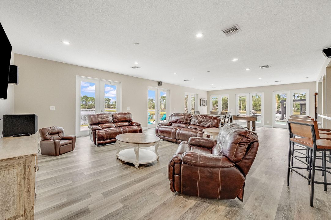 For Sale: $3,499,000 (6 beds, 6 baths, 7761 Square Feet)