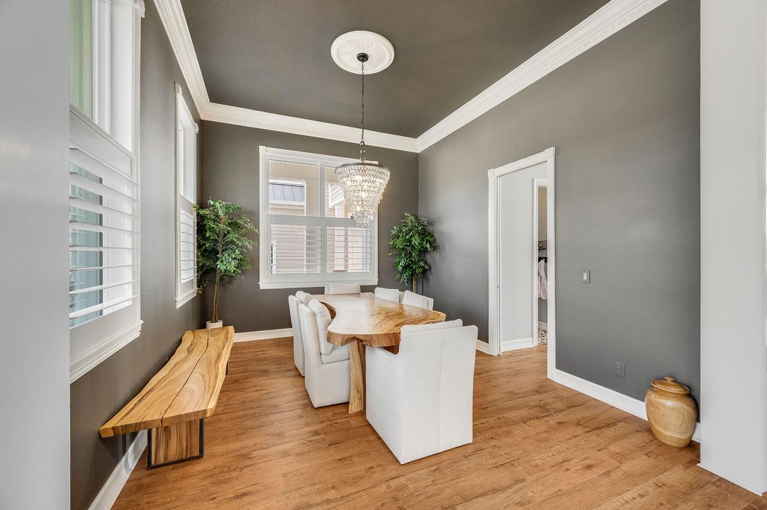 For Sale: $3,499,000 (6 beds, 6 baths, 7761 Square Feet)