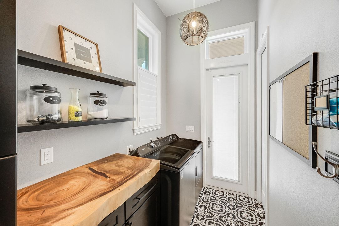 For Sale: $3,499,000 (6 beds, 6 baths, 7761 Square Feet)