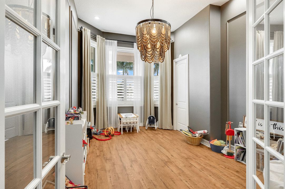 For Sale: $3,499,000 (6 beds, 6 baths, 7761 Square Feet)