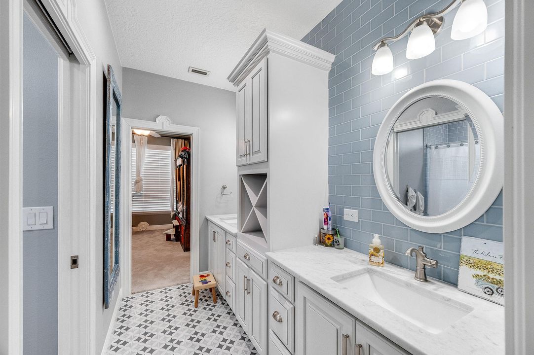 For Sale: $3,499,000 (6 beds, 6 baths, 7761 Square Feet)