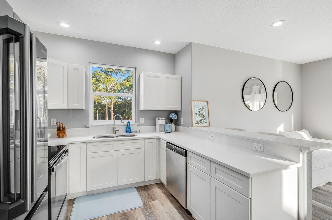 For Sale: $3,499,000 (6 beds, 6 baths, 7761 Square Feet)