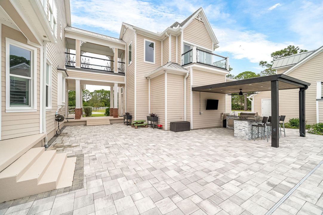 For Sale: $3,499,000 (6 beds, 6 baths, 7761 Square Feet)