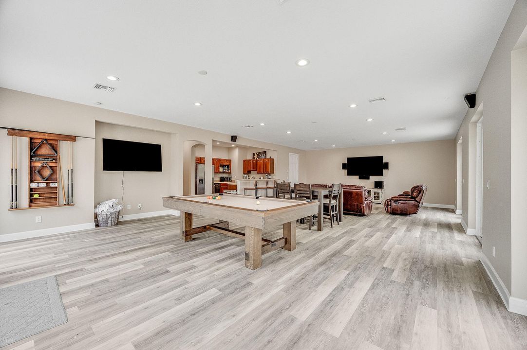 For Sale: $3,499,000 (6 beds, 6 baths, 7761 Square Feet)