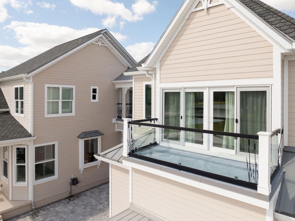 For Sale: $3,499,000 (6 beds, 6 baths, 7761 Square Feet)