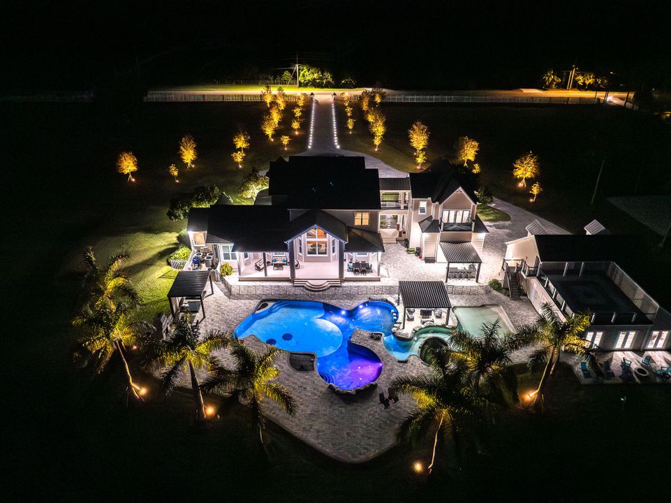 For Sale: $3,499,000 (6 beds, 6 baths, 7761 Square Feet)