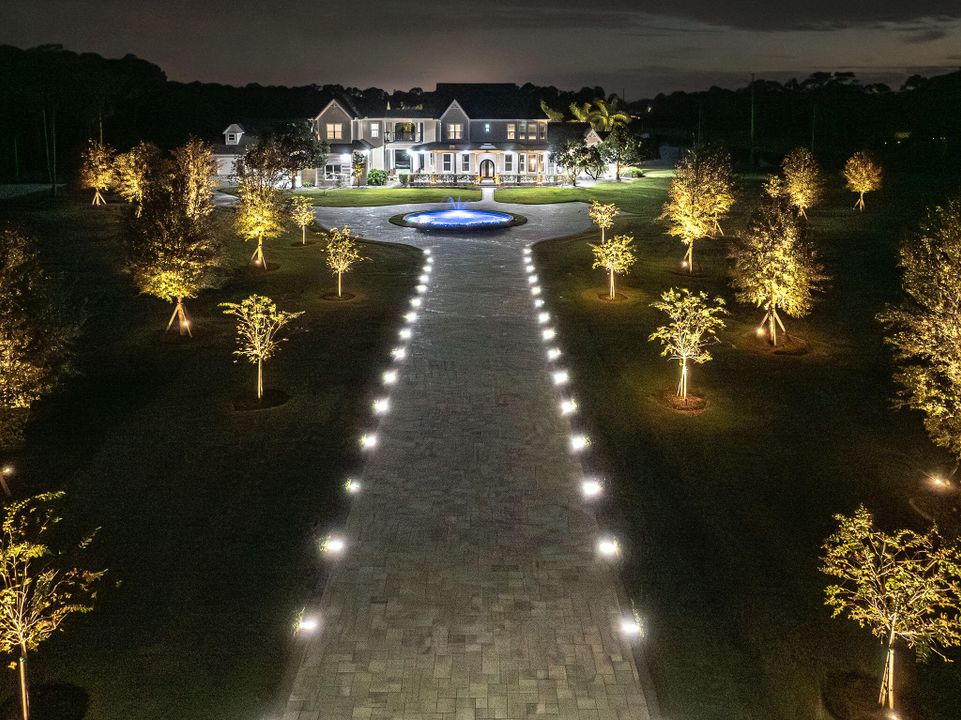 For Sale: $3,499,000 (6 beds, 6 baths, 7761 Square Feet)