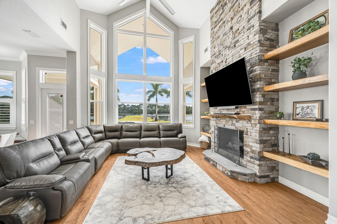 For Sale: $3,499,000 (6 beds, 6 baths, 7761 Square Feet)