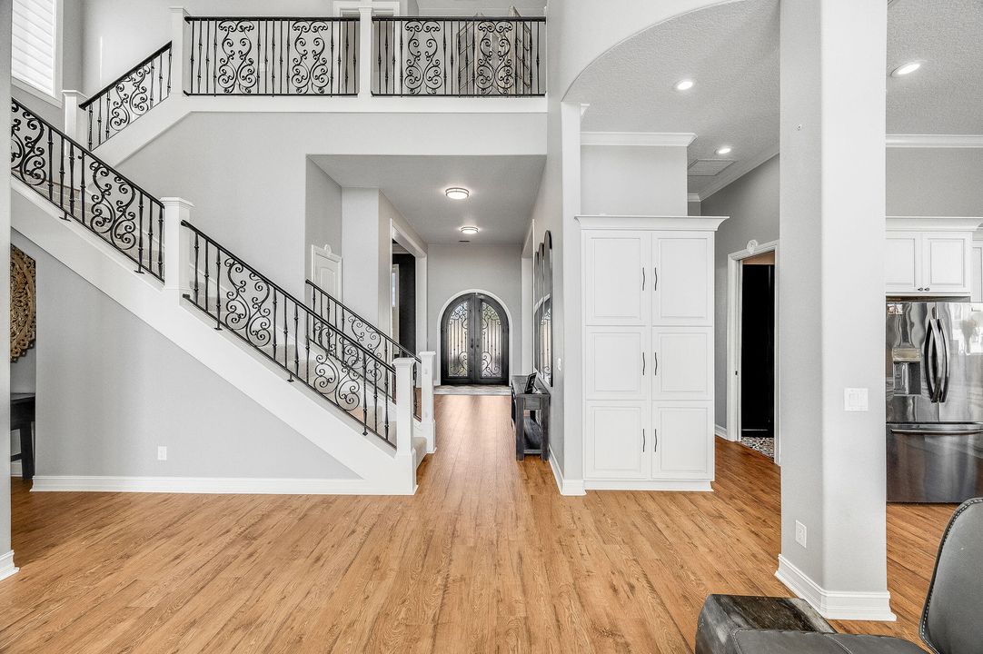 For Sale: $3,499,000 (6 beds, 6 baths, 7761 Square Feet)