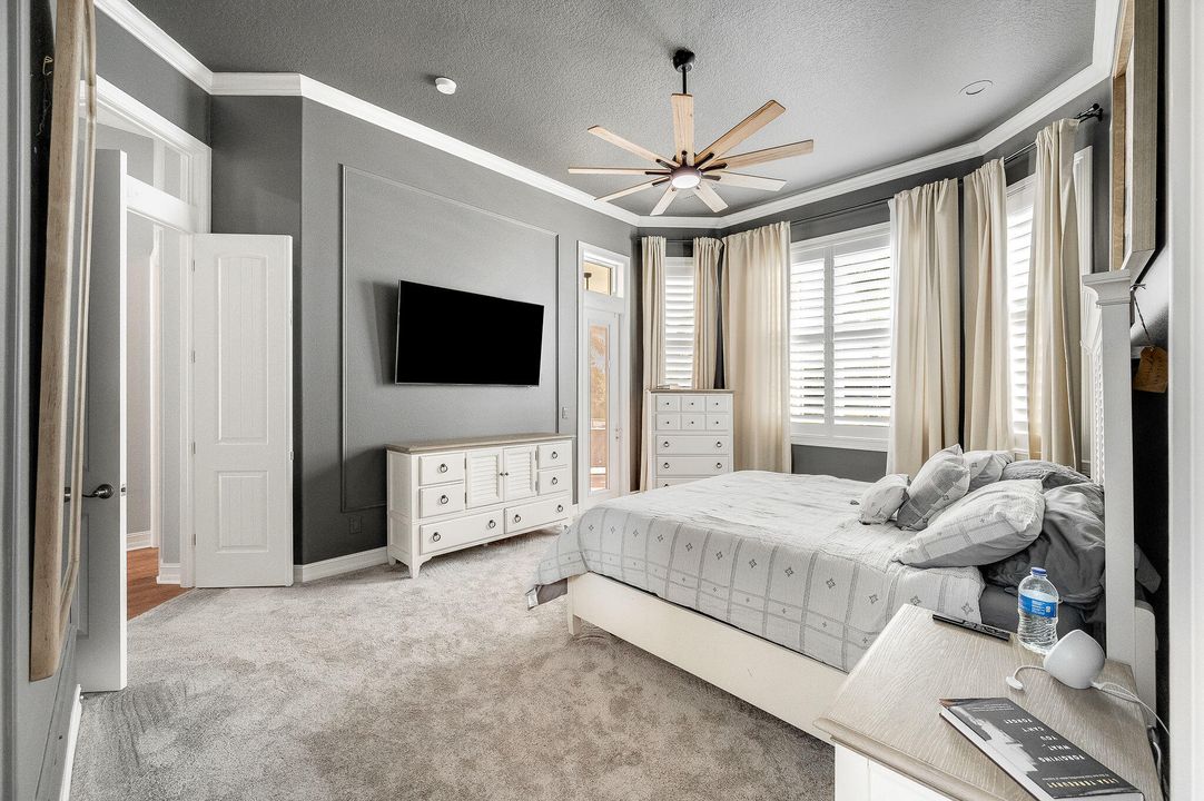 For Sale: $3,499,000 (6 beds, 6 baths, 7761 Square Feet)