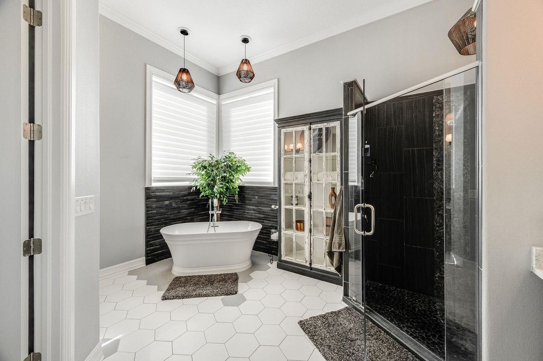 For Sale: $3,499,000 (6 beds, 6 baths, 7761 Square Feet)