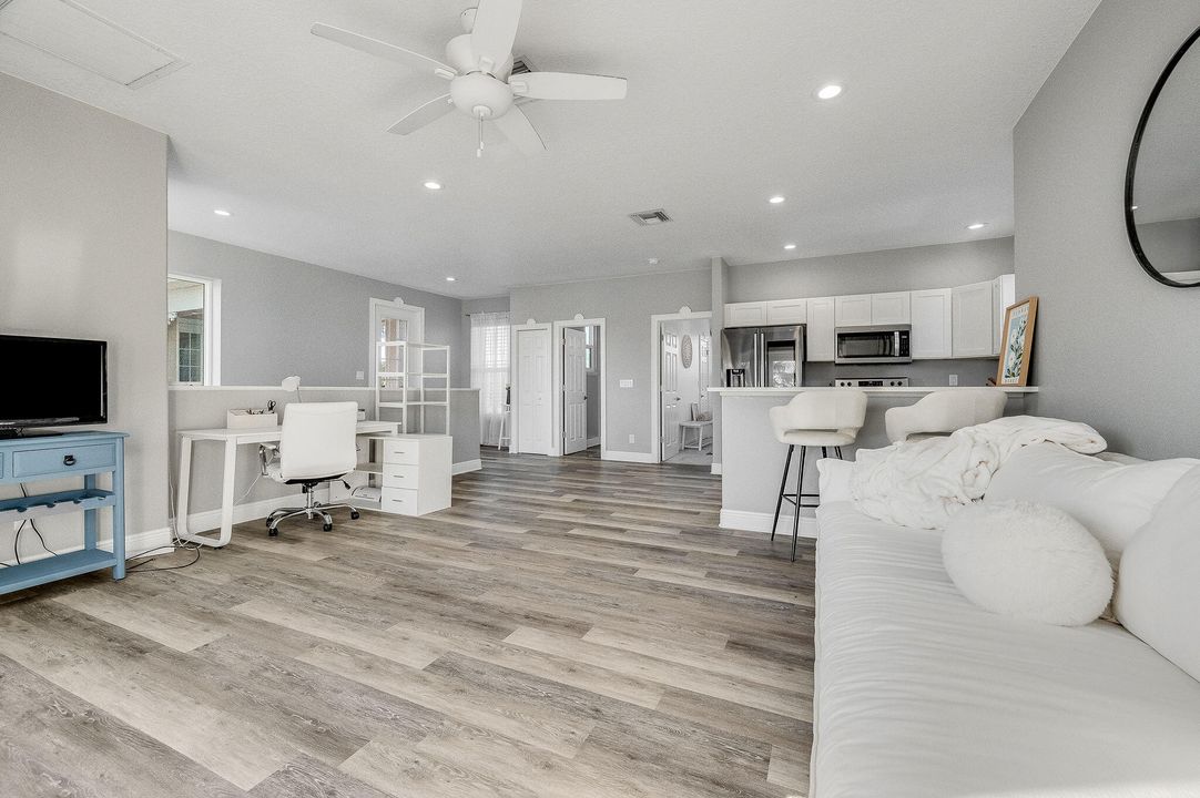 For Sale: $3,499,000 (6 beds, 6 baths, 7761 Square Feet)