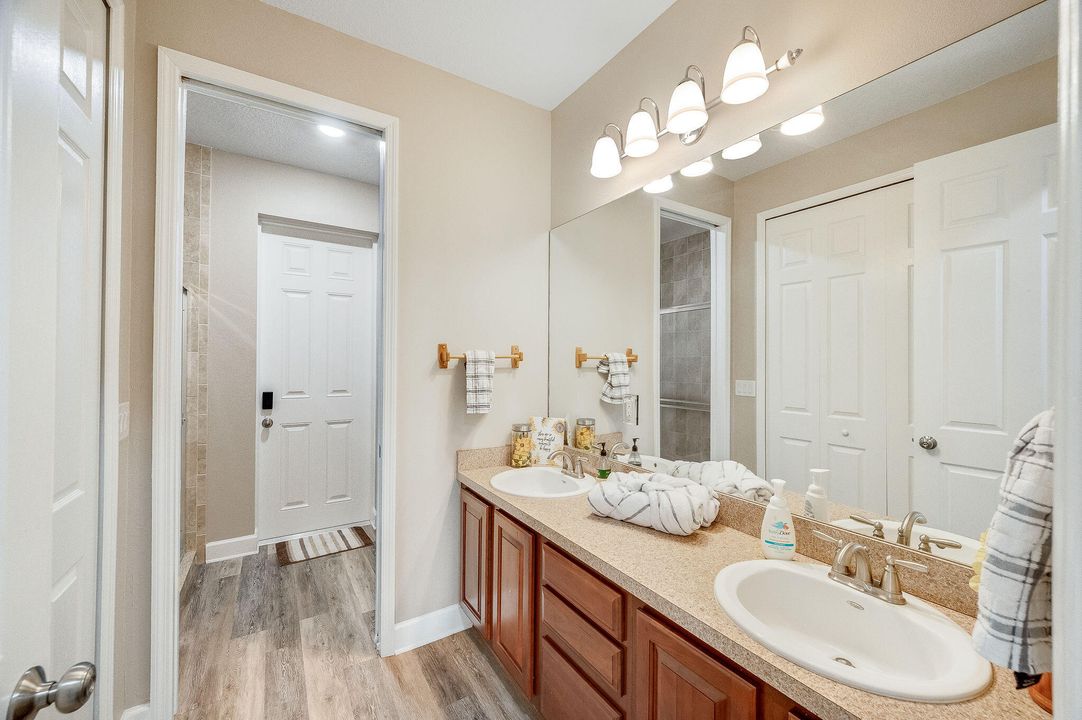 For Sale: $3,499,000 (6 beds, 6 baths, 7761 Square Feet)