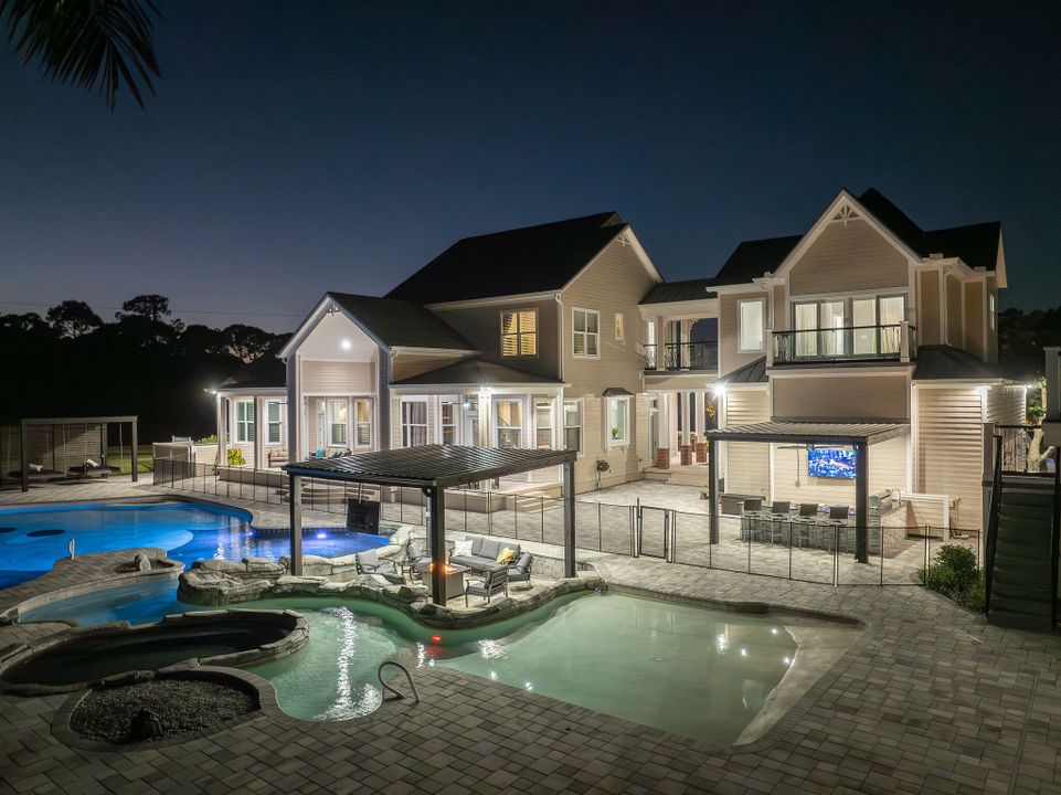 For Sale: $3,499,000 (6 beds, 6 baths, 7761 Square Feet)