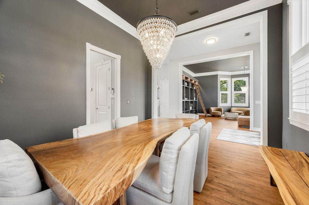 For Sale: $3,499,000 (6 beds, 6 baths, 7761 Square Feet)