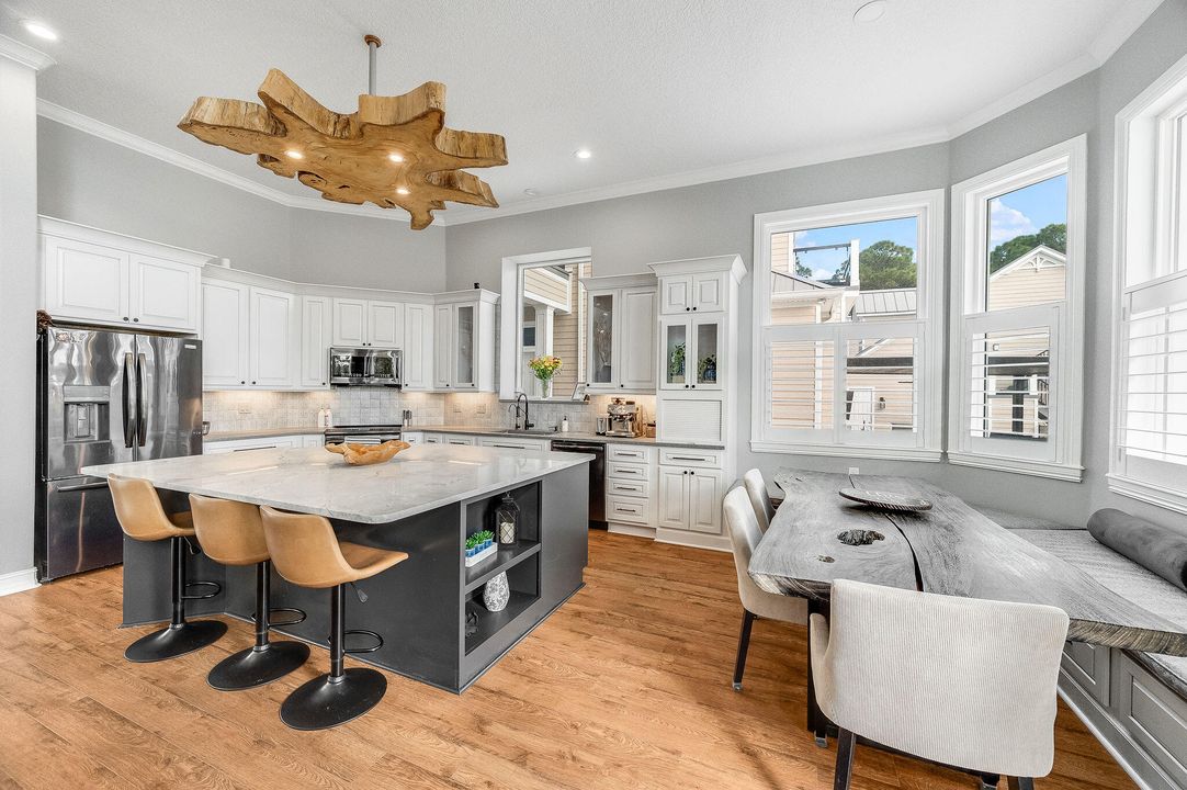 For Sale: $3,499,000 (6 beds, 6 baths, 7761 Square Feet)