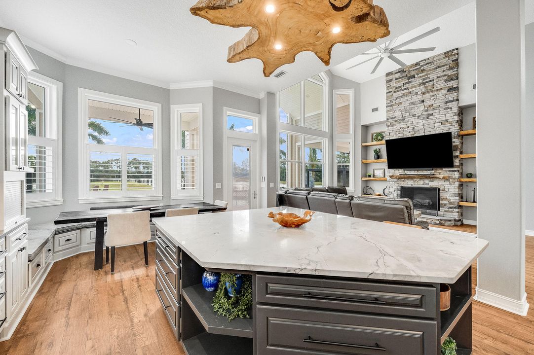 For Sale: $3,499,000 (6 beds, 6 baths, 7761 Square Feet)