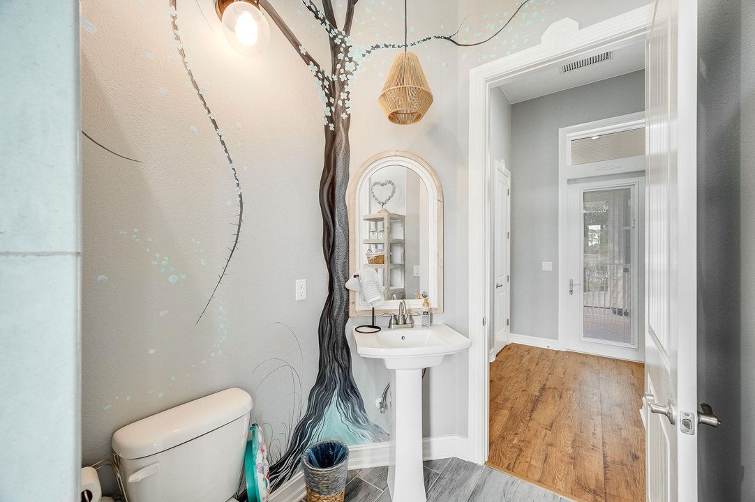 For Sale: $3,499,000 (6 beds, 6 baths, 7761 Square Feet)