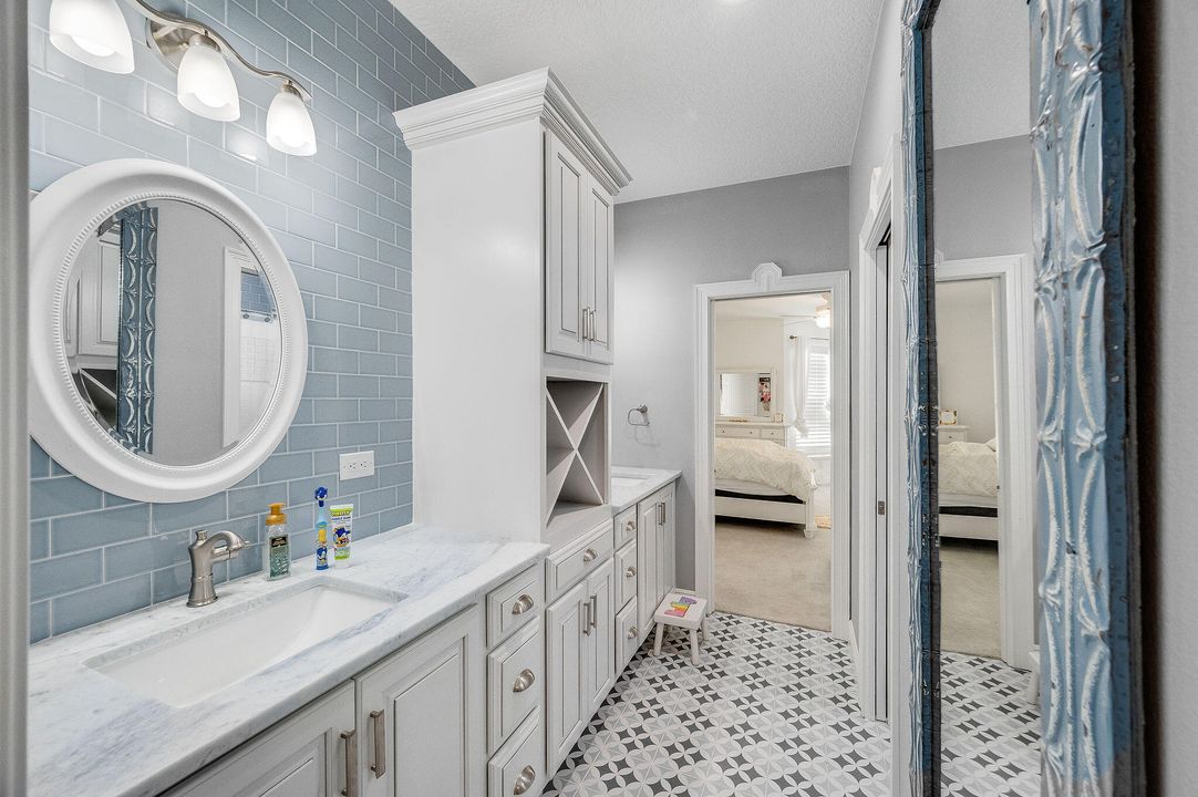 For Sale: $3,499,000 (6 beds, 6 baths, 7761 Square Feet)