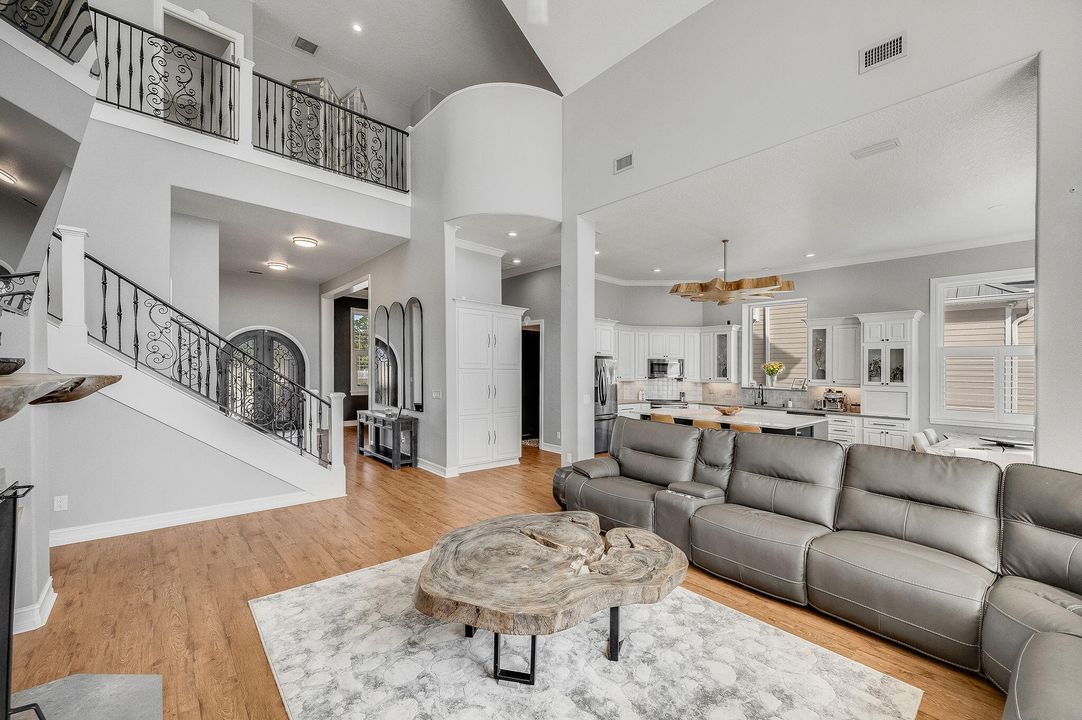 For Sale: $3,499,000 (6 beds, 6 baths, 7761 Square Feet)