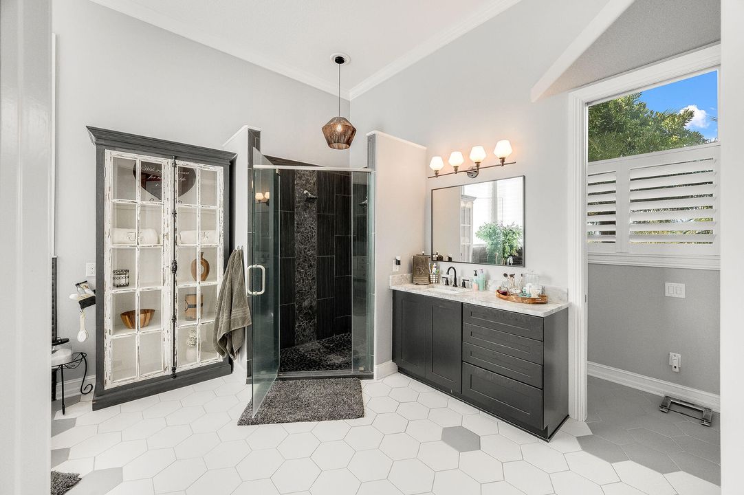 For Sale: $3,499,000 (6 beds, 6 baths, 7761 Square Feet)