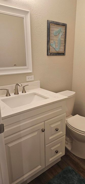 For Sale: $119,900 (1 beds, 1 baths, 946 Square Feet)