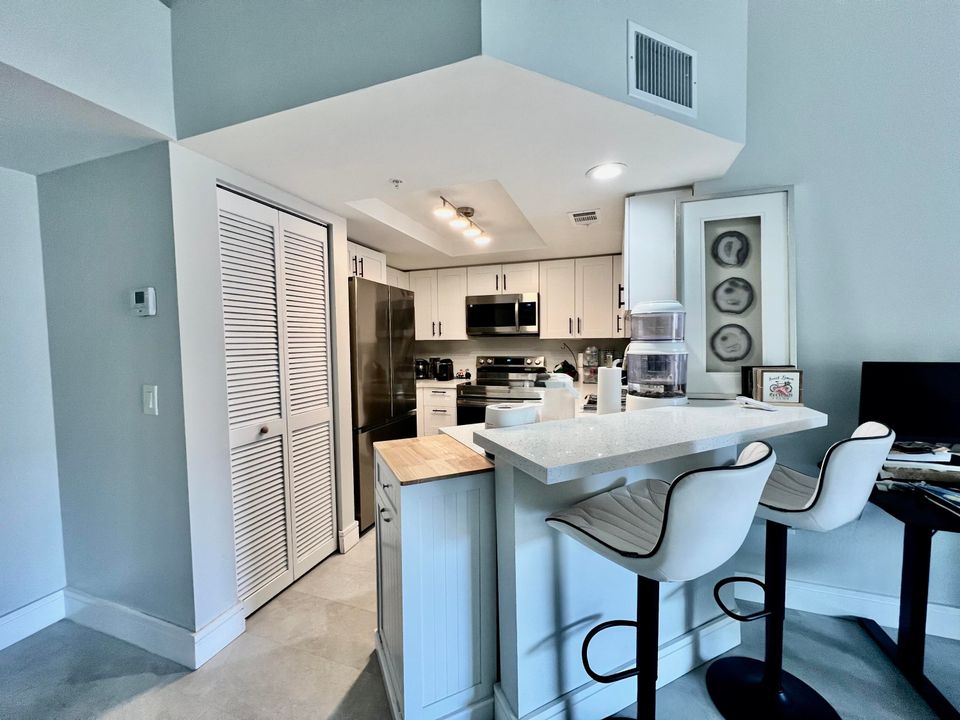 For Rent: $3,200 (2 beds, 2 baths, 1054 Square Feet)