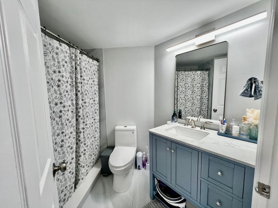 For Rent: $3,200 (2 beds, 2 baths, 1054 Square Feet)