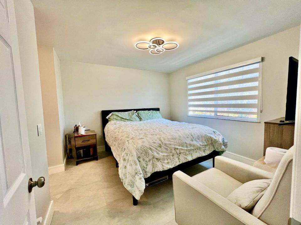 For Rent: $3,200 (2 beds, 2 baths, 1054 Square Feet)