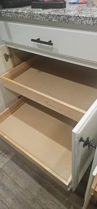 For Sale: $119,900 (1 beds, 1 baths, 946 Square Feet)