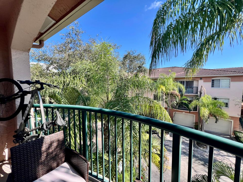 For Rent: $3,200 (2 beds, 2 baths, 1054 Square Feet)