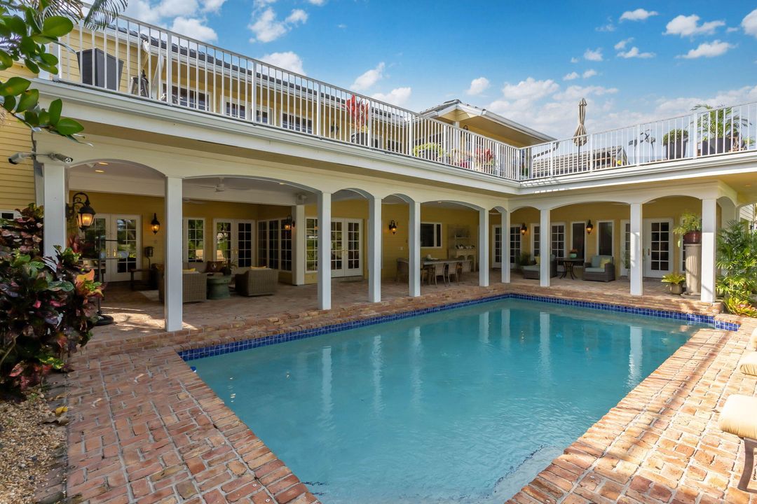 For Sale: $4,995,000 (5 beds, 6 baths, 7654 Square Feet)