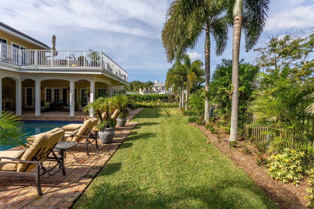 For Sale: $4,995,000 (5 beds, 6 baths, 7654 Square Feet)