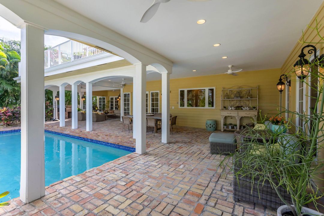 For Sale: $4,995,000 (5 beds, 6 baths, 7654 Square Feet)