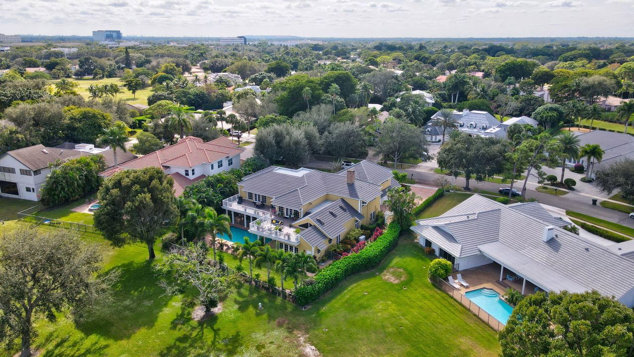 For Sale: $4,995,000 (5 beds, 6 baths, 7654 Square Feet)