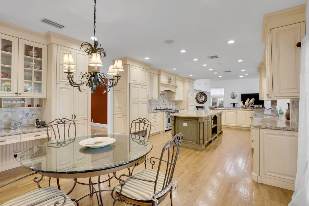 For Sale: $4,995,000 (5 beds, 6 baths, 7654 Square Feet)